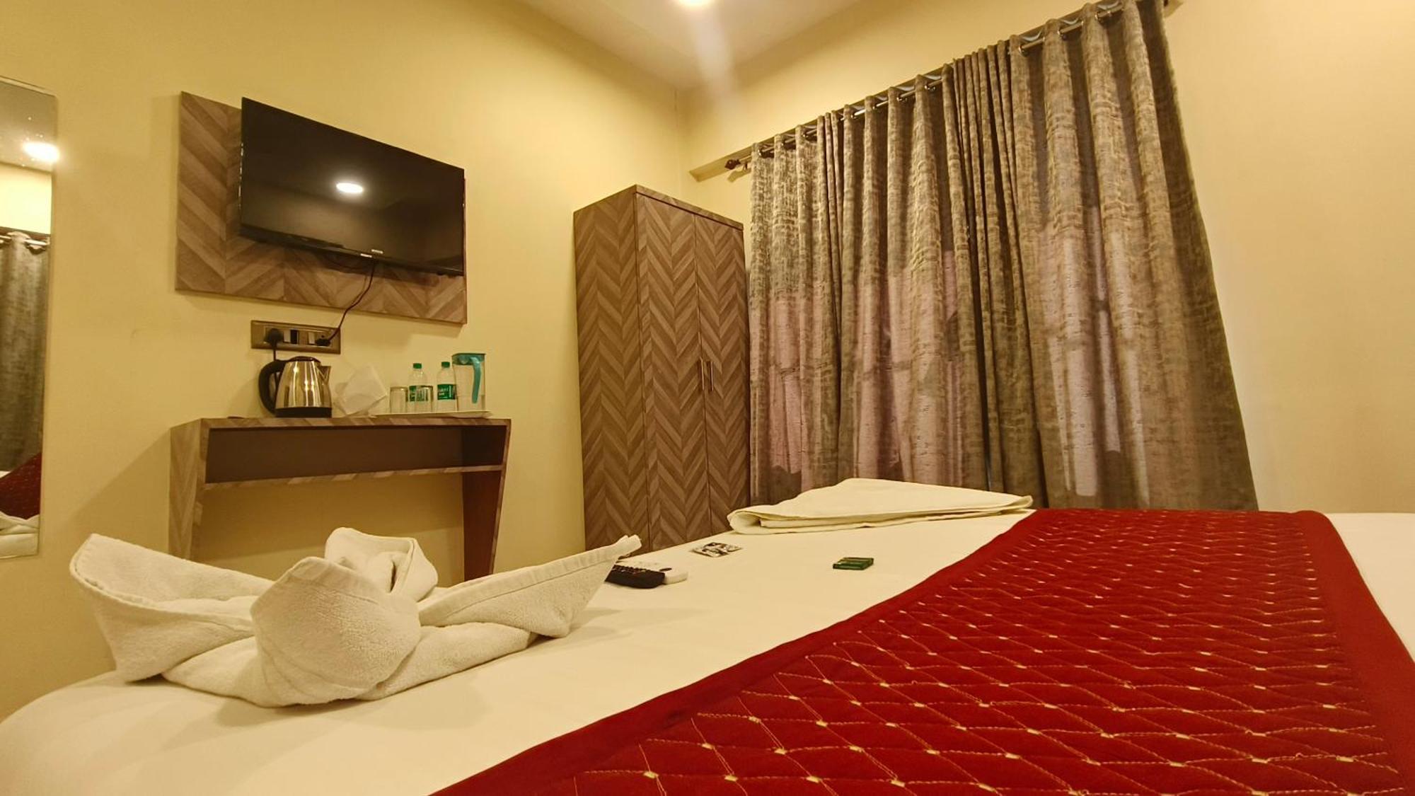 Hotel Edition Blue - Mumbai Hotels